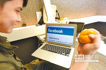 愈來愈多人的消費和觀點,會受社群影響,這也是數位經濟的一環。圖/本報資料照片