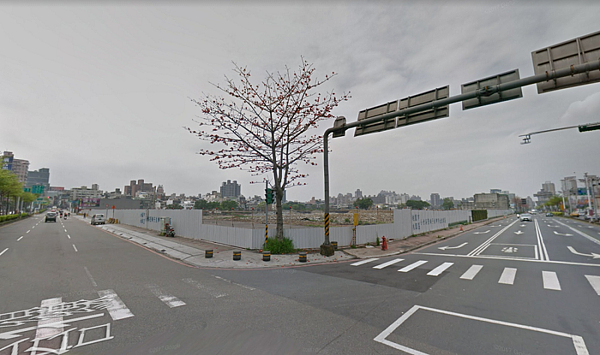 桃園青溪特區已進行道路、排水工程,鄰近藝文特區和桃園火車站,所處地段精華(圖/翻攝自google map)