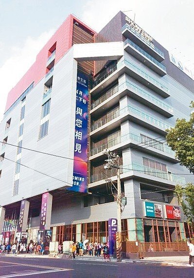 「秀泰生活樹林店」周六開幕，祭出電影票99元優惠，交通將成一大挑戰。 記者魏翊庭／攝影