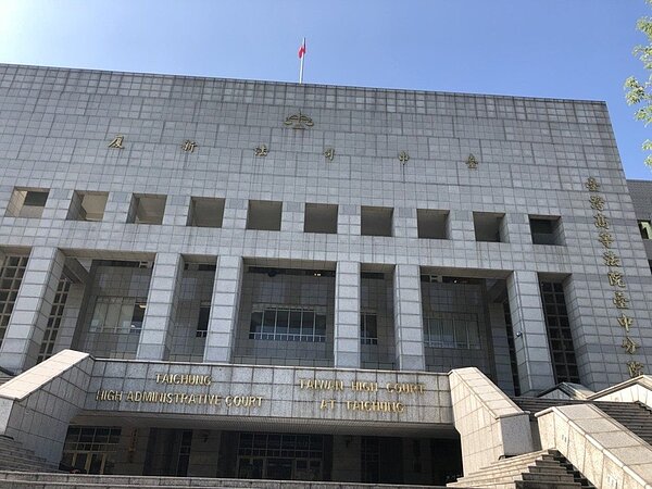 頂新涉嫌逃漏稅案今天二審開準備庭，前董事長魏應充提解到庭