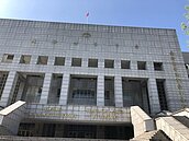 頂新逃漏稅案上訴二審　魏應充手包三角巾出庭