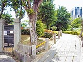 草多野狗吠　西鶯公園養蚊子