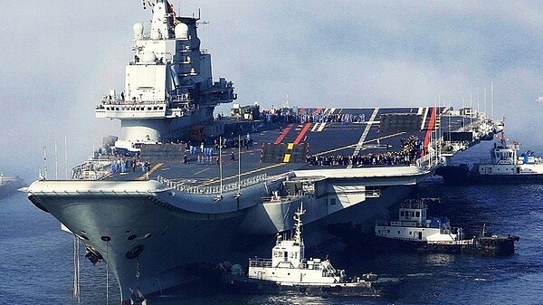 中共機艦繞台對台施壓,但大陸專家說對蔡政府並未完全將門關上,圖為大陸遼寧艦。圖/擷自中國海軍網