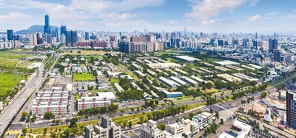 高市205兵工廠遷廠區段徵收案，獲內政部審議通過，圖為205兵工廠空拍圖。 圖／高市地政局提供