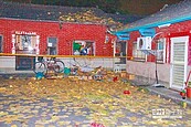 300鄉民激憤　砸凶嫌屋、包圍警所