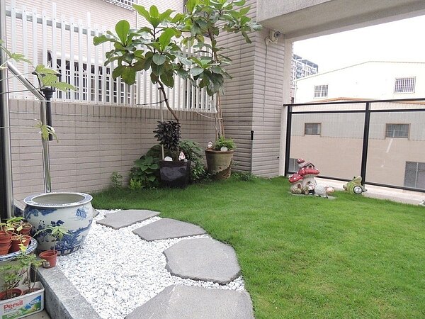 每年夏天越來越熱,屋頂綠化可減少受熱。圖/高雄市工務局提供