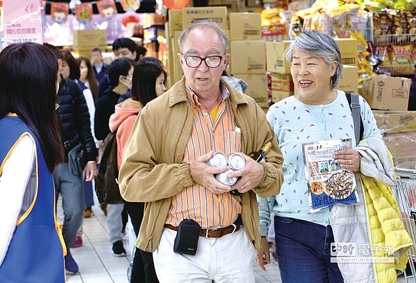 國發會將於明日發布4月景氣燈號,在生產、零售回升下,4月可望亮出代表穩定復甦的綠燈。圖/本報資料照片