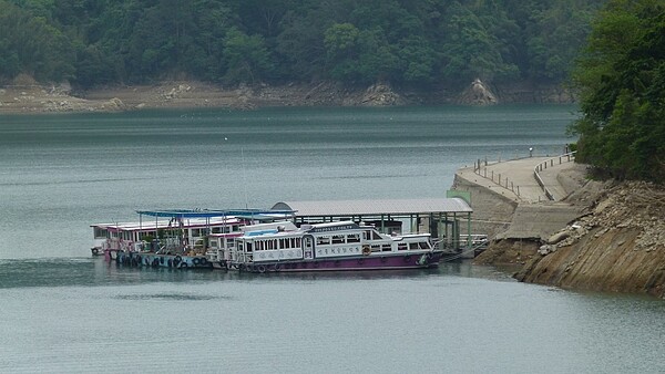 阿姆坪碼頭在石門水庫水位還是230公尺以上時船筏可以靠岸。記者鄭國樑/攝影
