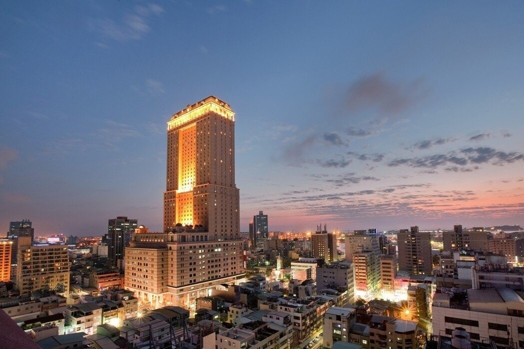 高雄飯店住房率年年衰退,高檔飯店房價最高打對折仍門可羅雀。圖為高雄漢來酒店。 本報系資料庫