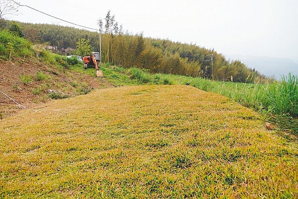 違法露營區重傷國土,但究竟哪個政府單位來主責管理,昨各單位在國會內「你推我辭」。 圖/聯合報系資料照片