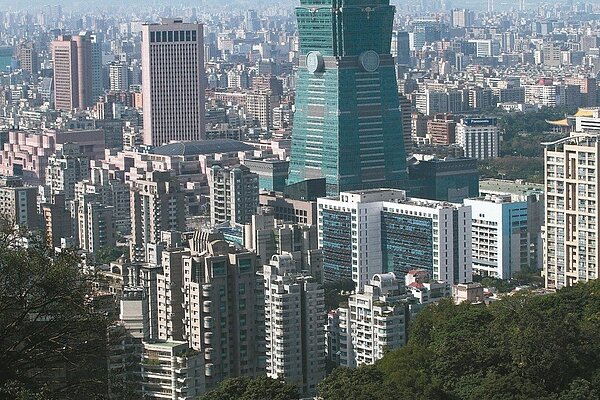 台灣豪宅單價天花板愈築愈低,台北市信義區與歷年高價相較都有二成上的差距。 本報系資料庫