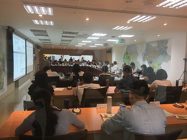 台北市推動公宅政策,讓年輕人租的起房,不過位於中山區的培英公宅,當地居民反對聲浪不斷,全案今天進入台北市都市計畫委員會。記者張世杰/攝影