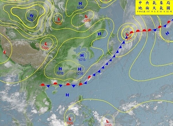 目前菲律賓東方海面跟南海各有1個熱帶擾動,但是現在兩個都不是熱帶性低氣壓。圖/氣象局提供