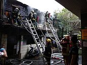 影／台北市太原路民宅大火　二死一命危