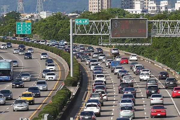 圖為去年端午連假倒數第二天,國道北返車潮。圖/聯合報系資料照片