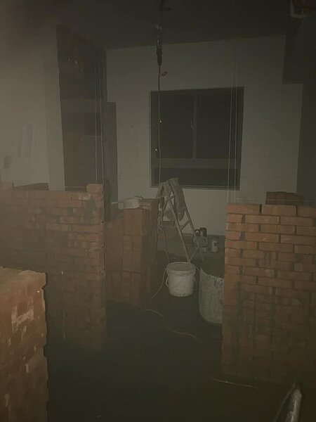 浮洲合宜宅竟然有住戶擅自改建成多間套房,想當包租公牟利。(黃俊哲辦公室提供)