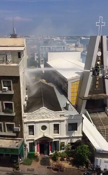 馬公市順成餐廳今天中午突傳火警。圖/網友洪銘偉提供