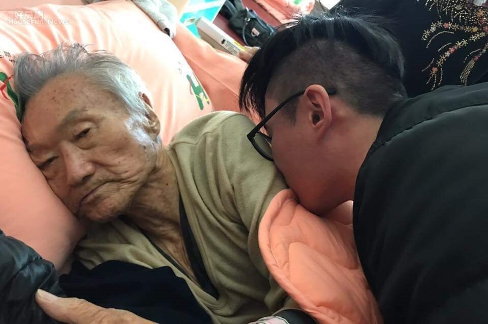 傅達仁病容曝光，兒子難捨他受苦。圖/摘自臉書