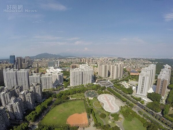 林口世大運選手村社會住宅昨由內政部營建署公布申請辦法，首次針對新婚2年或育有學齡前幼兒者，及現職警消提供優先保留戶，7月2日至8月15日開放申請。圖／新北市城鄉局提供