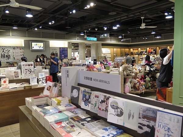 經營14年的誠品書店桃園遠百店將於24日結束營業,消息讓不少書迷震驚。記者張裕珍/攝影