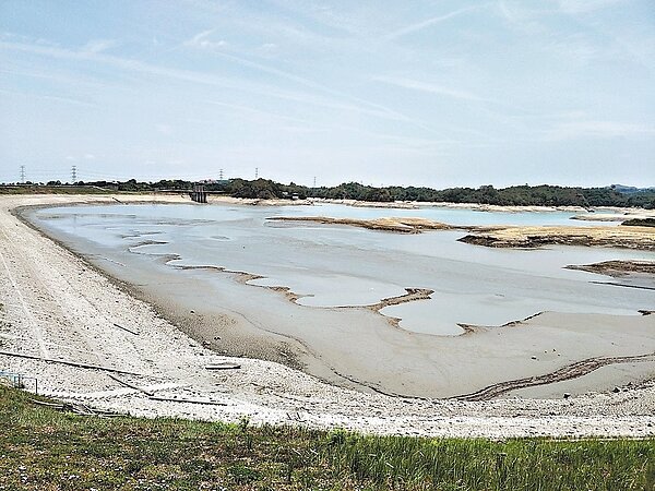 烏山頭水庫僅剩「庫底水」,水質濁度激增。 記者謝進盛/攝影