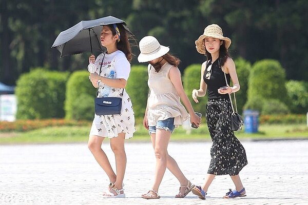 今起未來3天吹東風，擴散條件不佳，午後又有臭氧濃度提高，多個地區達到橘色警戒。圖／本報資料照片