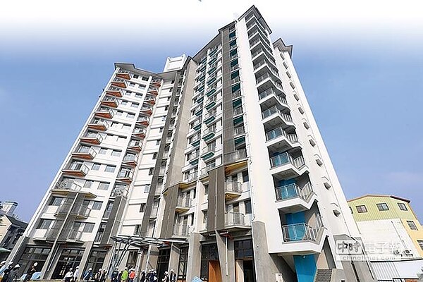 台中市府都發局長王俊傑4日在市政會議指出,希望未來社宅,朝向民眾提「一卡皮箱」就能輕鬆入住。(盧金足攝)