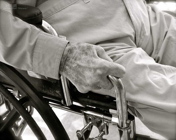 老人 病 輪椅