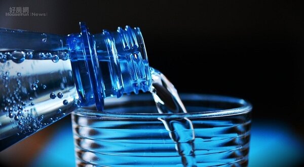 水 水瓶 喝水 礦泉水 水杯
