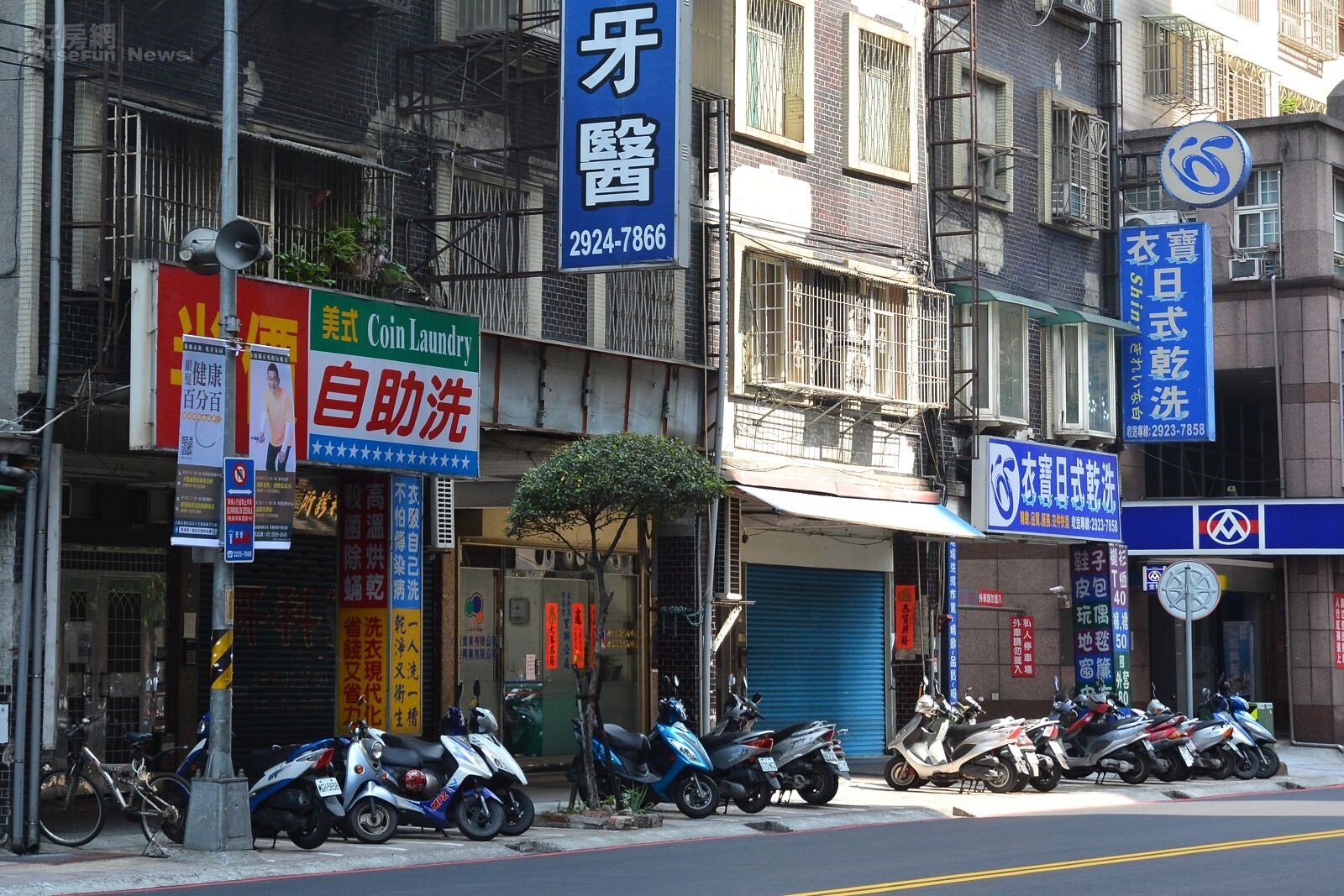 建商拚命蓋小宅→「1店面」多到滿街都是?鄉民被戳痛處:哪有空間放 洗衣店。(好房網News記者 陳韋帆/攝影)