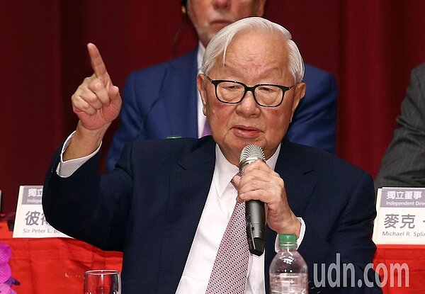 張忠謀在股東會上向股東報告台積電未來五到十年的願景,即便中國大陸會進步神速,台積電依然會持續領先。記者杜建重/攝影