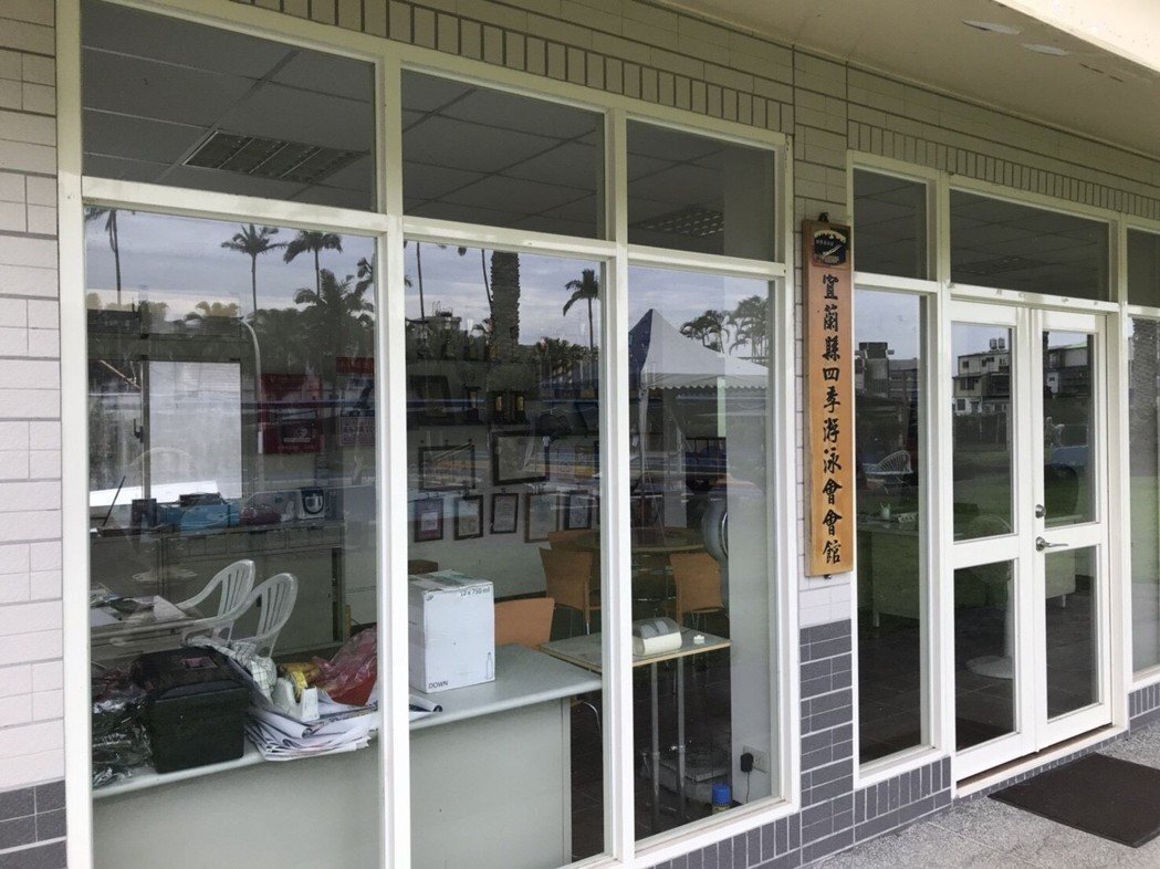 救國團痛失礁溪鄉龍潭游泳池2千多坪土地後，又因提不出土地使用同意書，連泳池的地上物也飛了。 圖／宜蘭縣府提供