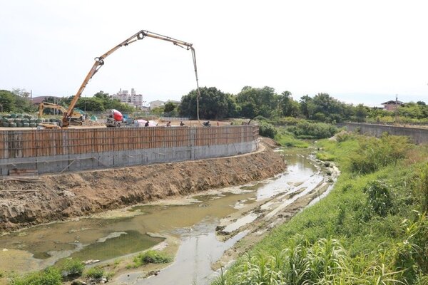 虎頭溪排水帝溪橋上游護岸新建工程預計6月完工。圖／台南市政府提供