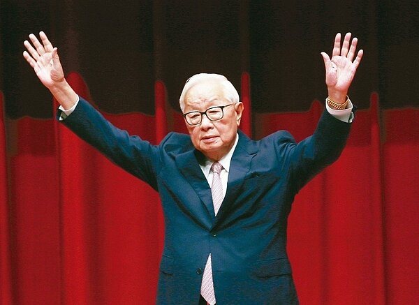 台積電昨日舉行股東大會並改選董監事,是創辦人張忠謀最後一次以董事長身分主持股東會。 記者杜建重/攝影