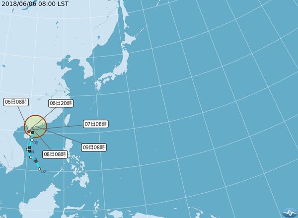 原位於廣東海面的熱帶性低氣壓，於今日上午8時發展為輕度颱風，編號第4號（國際命名EWINIAR，中文譯名：艾維尼），距離鵝鑾鼻西方約1130公里，向北北西緩慢移動，目前暫時對台灣天氣無直接影響。圖／氣象局提供