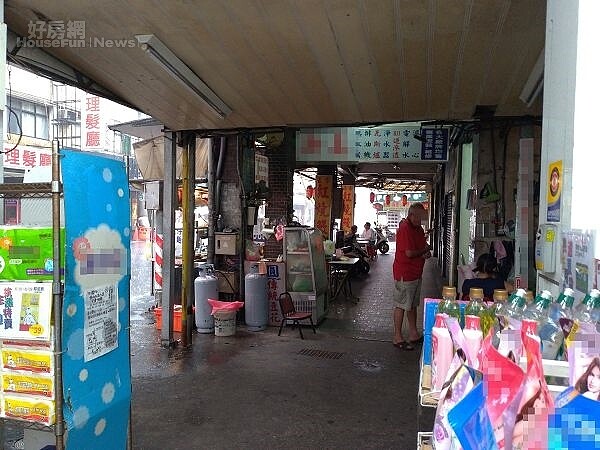 多數騎樓的空間常被拿來擺攤。圖/好房網資料照