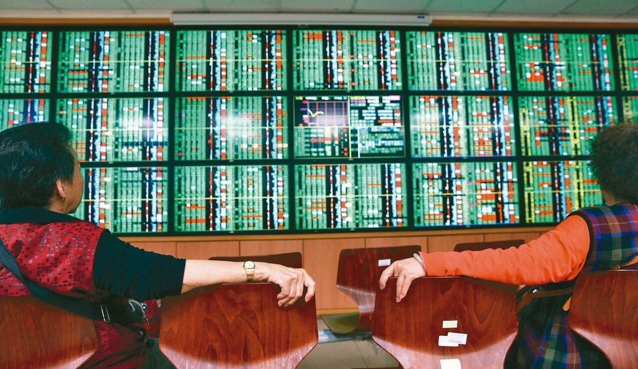 金管會主委顧立雄表示,最快從明年起,如果周六補班,台股當天不會開盤。 圖/聯合報系資料照片