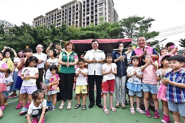 今年8月起桃園市政府將加碼幼兒教育補助,但市議員王浩宇近來接獲家長投訴,指出多家幼兒園疑有聯合漲價情形,憂心變相漲價影響家長權益。 圖/桃園市政府提供
