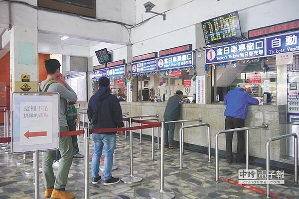 台鐵花東車票一票難求。(張祈攝)