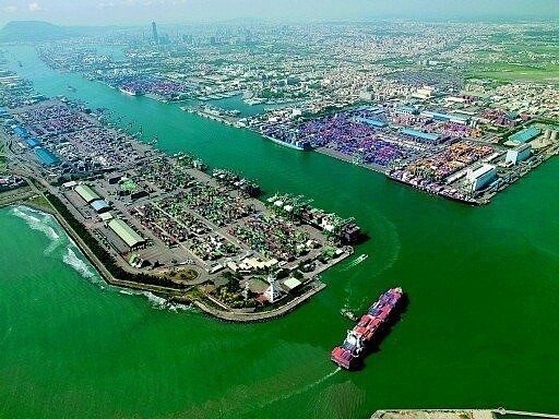 政部統計處昨公布,五月出口創史上第三高,達二九一點二億美元,年成長百分之十四點二。圖為高雄港。 圖/台灣港務公司提供