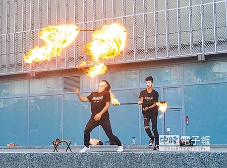 桃園市街頭藝人徵選9日登場,報考人數創12年新高,參加者無不展現苦練絕技吸睛。(蔡依珍攝)