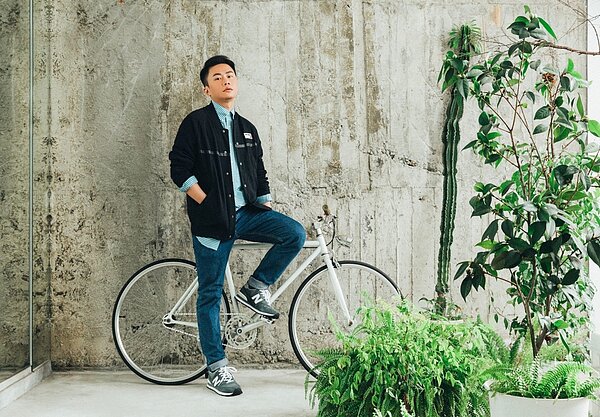 台灣知名平面設計師聶永真昨天在臉書以「是真的」為題，表示自己已經晉升有殼族。圖／聶永真臉書