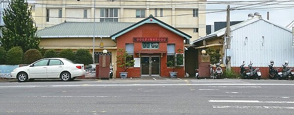 彰化市彰水路與彰鹿路口角地的莿桐派出所因土地是民有,多年來警方面對打不完的拆屋還地訴訟,即將搬遷。 記者何烱榮/攝影