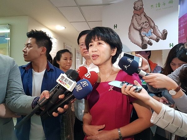 陳佩琪(中)今已向台北地院遞狀,請求三立及主持陳斐娟、律師曾勁元連帶賠償500萬元。 聯合報系資料照