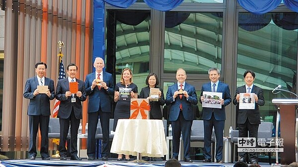 總統蔡英文、行政院長賴清德、前總統馬英九等人,皆參與美國在台協會內湖新館啟用儀式。圖/AIT提供