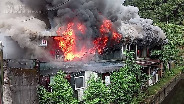 6/13台北市大安區一處鐵皮屋大火 (民眾提供)