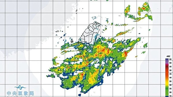 台灣今上午11時10分雷達合成回波圖顯示,低氣壓由南往北推到嘉義,表示水氣逐漸由南往北進來,降雨機率增高。 中央氣象局/提供
