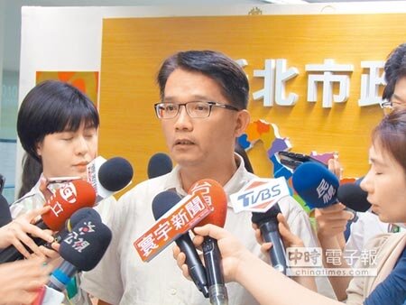 被質疑關說侯友宜文化大學宿舍一案，新北市副祕書長邱敬斌14日出面澄清，當天純粹聊時事、絕無關說。（葉德正攝）