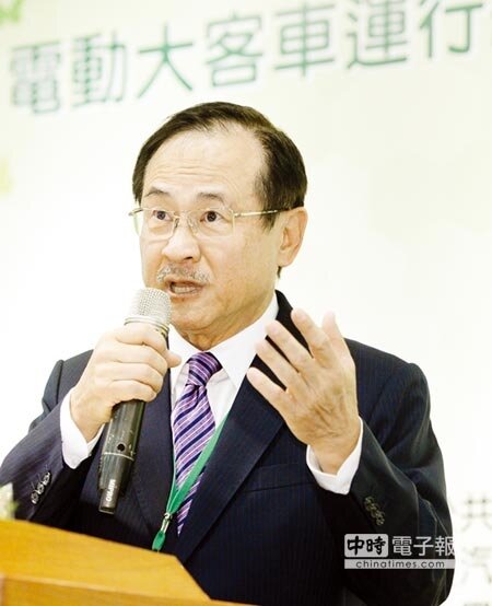 中華民國公共汽車客運商業同業公會全國聯合會主辦的電動大客車運行經驗與發展趨勢高峰論壇14日舉行，理事長李博文出席。圖／王德為