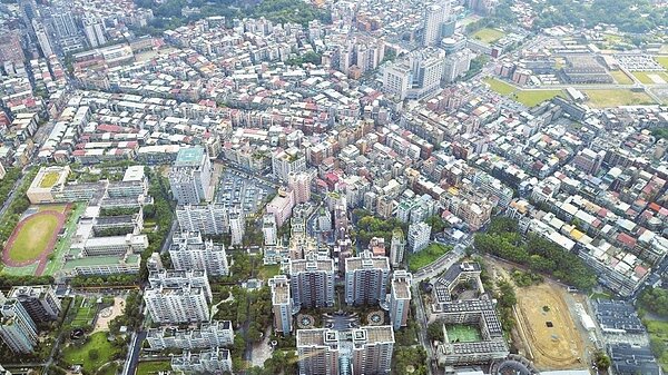 金管會宣布將大幅鬆綁銀行建築融資限制，預估可釋出3,500億元到7,000億元貸款額度，對不動產市場將是一大利多。 報系資料照
